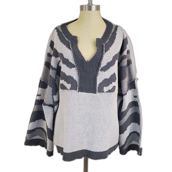 POL Oversized Comfy In Vneck Camo Sweater Green Animal Print  Sz L Oversized - Picture 1 of 11